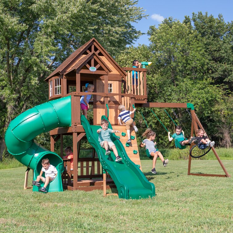 Climbing frame store with tube slide